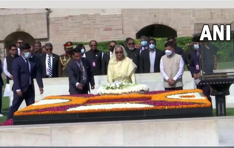 মহাত্মা গান্ধীর সমাধিতে শেখ হাসিনার শ্রদ্ধা