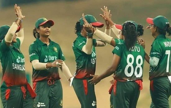 এবার ক্রিকেটেও অপরাজিত চ্যাম্পিয়ন বাংলার বাঘিনীরা