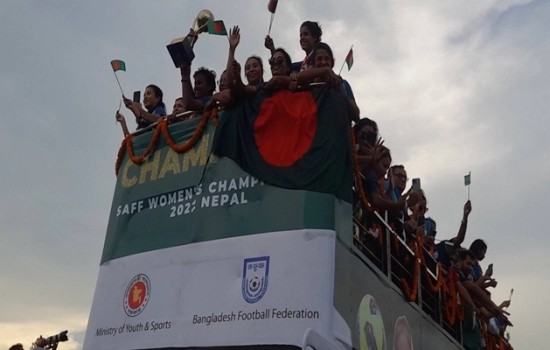 বাফুফে ভবনে সাফ চ্যাম্পিয়ন সাবিনারা