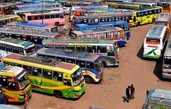 পরিবহন ধর্মঘটে দ্বিধাবিভক্ত মালিক শ্রমিক ইউনিয়ন