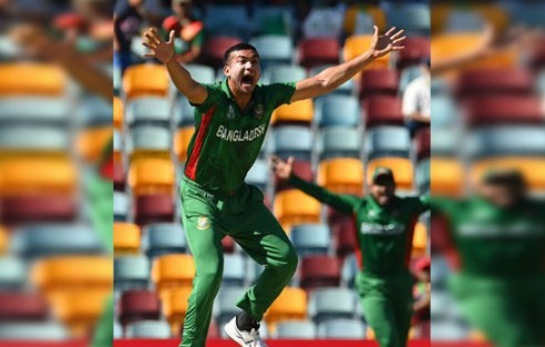 পাওয়ার প্লেতে তাসকিন-মুস্তাফিজের জোড়া আঘাত