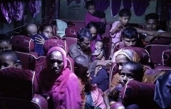 কক্সবাজারে ৫০ হাজার মানুষ আশ্রয়কেন্দ্রে অবস্থান নিয়েছে