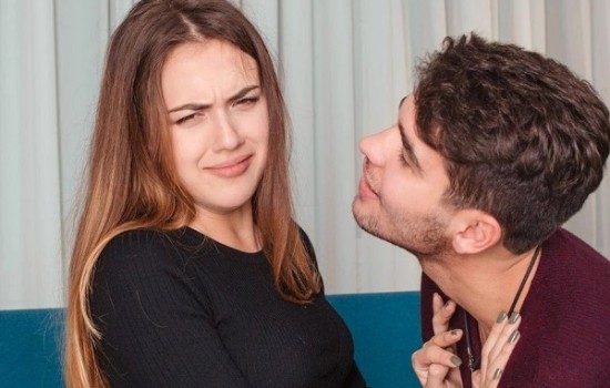 মেয়েরা কেন ছেলেদের প্রতি আকর্ষণ হারিয়ে ফেলে!