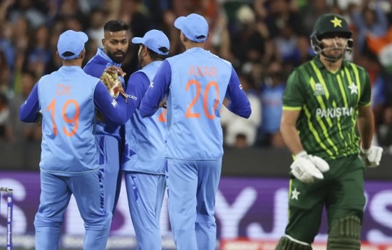 ইফতেখার-মাসুদে ভারতকে চ্যালেঞ্জ ছুড়ে দিলো পাকিস্তান