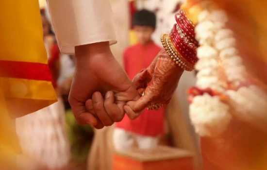 বড় মেয়ের জন্য ছোট মেয়ের বিয়ে আটকে রাখা নিয়ে ইসলাম কি বলে