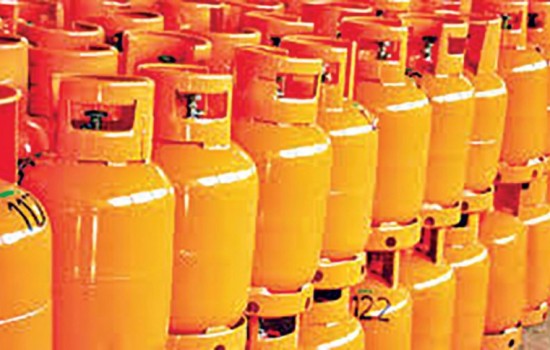 ১২ কেজি এলপিজি সিলিন্ডারের দাম কমে ১ হাজার ২০০ টাকা