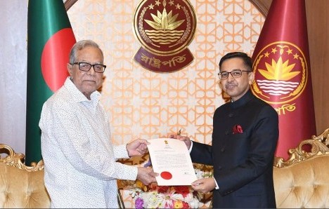 রাষ্ট্রপতির কাছে ভারতের নবনিযুক্ত হাইকমিশনারের পরিচয়পত্র পেশ