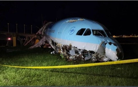 ১৭৩ আরোহী নিয়ে রানওয়ে থেকে ছিটকে পড়ল কোরিয়ার বিমান