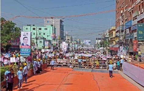 খুলনার বিভিন্ন প্রবেশপথে লাঠিসোঁটা নিয়ে আ.লীগ নেতাকর্মীরা
