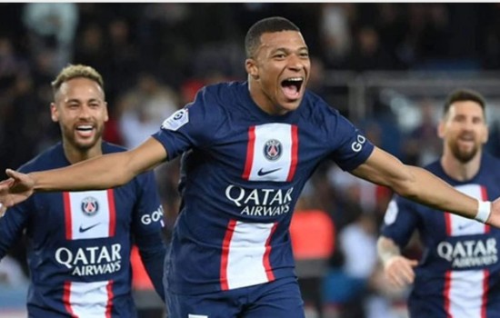 মেসি-এমবাপ্পের গোলে শীর্ষে ফিরল পিএসজি