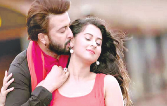 মত ছিল না শাকিবের, অনড় ছিলেন বুবলী