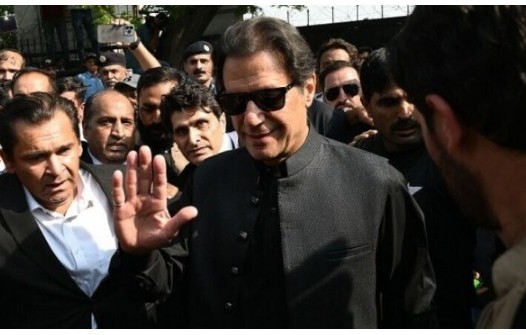 নির্বাচন করতে পারবেন ইমরান খান