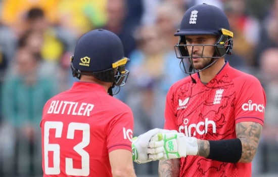 অজিদের বিপক্ষে দাপুটে জয় ইংল্যান্ডের