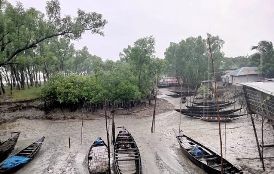 সিত্রাং এখন প্রবল ঘূর্ণিঝড়, ১৩ জেলায় বেশি ক্ষতির শঙ্কা প্রতিমন্ত্রীর