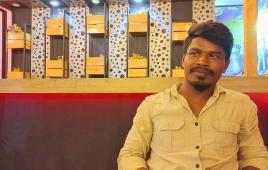 মামার ঘরে লাইট বন্ধ করতে গিয়ে যা দেখল ভাগিনা