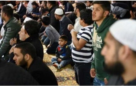 ইংল্যান্ডে কমেছে খ্রিষ্টান, বেড়েছে মুসলিমদের সংখ্যা