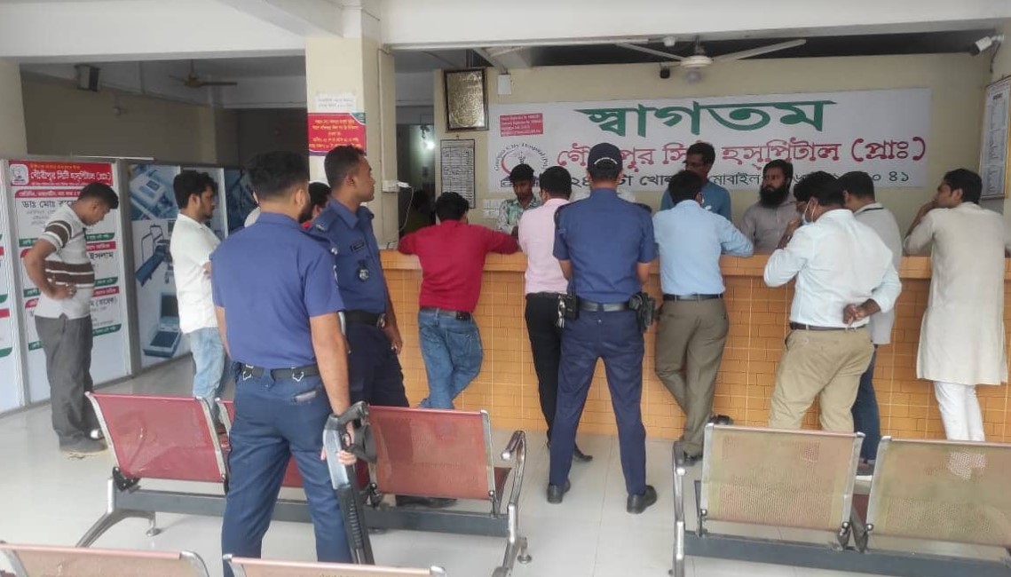 দাউদকান্দিতে দুটি হাসপাতালকে দুই লাখ টাকা অর্থদন্ড