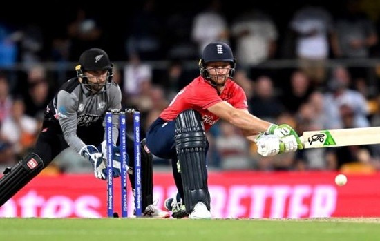 কিউইদের ১৮০ রানের লক্ষ্য দিল ইংলিশরা