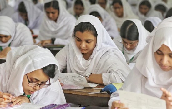 পরীক্ষার প্রশ্নপত্রে নৈরাজ্য বন্ধের আহ্বান ২৪ বিশিষ্টজনের