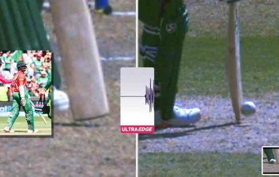 সাকিবের আউট নিয়ে আম্পায়ারকে ধুয়ে দিলেন আকাশ চোপড়া