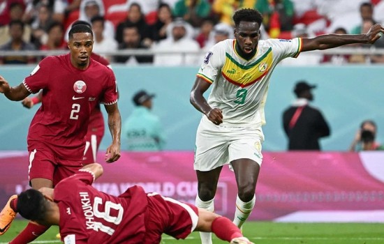 টানা হারে বিদায়ের দ্বারপ্রান্তে স্বাগতিকরা