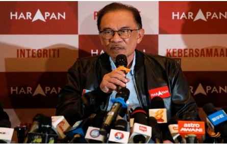 মালয়েশিয়ায় ঝুলন্ত পার্লামেন্ট, এগিয়ে আনোয়ারের জোট