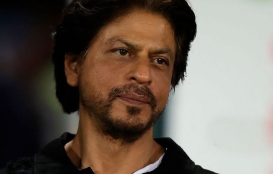 মুম্বাই বিমানবন্দরে আটক শাহরুখ খান!