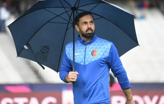 অধিনায়কত্ব ছাড়লেন মোহাম্মদ নবী