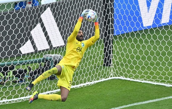 প্রশংসায় ভাসছেন সৌদি গোলকিপার