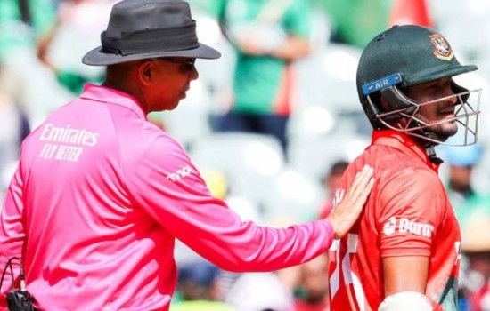 সাকিবকে আউট দেয়া সেই বিতর্কিত আম্পায়ারকে বাদ দিল আইসিসি