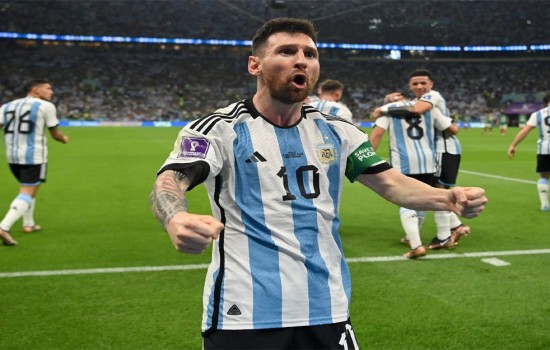 শেষ ষোলোয় টিকে থাকতে রাতে মাঠে নামছে আর্জেন্টিনা
