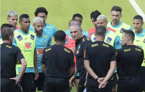 নকআউট পর্বে ব্রাজিলের প্রতিপক্ষ কে?