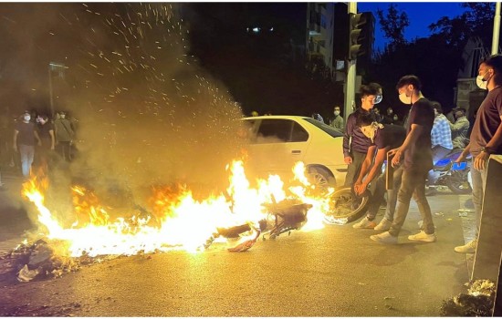 ইরানে হিজাববিরোধী বিক্ষোভে নিহত ৩ শতাধিক