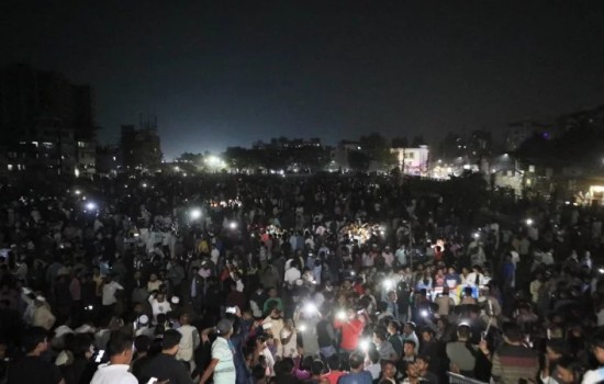 রাতেই ভরে গেছে গোলাপবাগ মাঠ, সড়কে যানজট