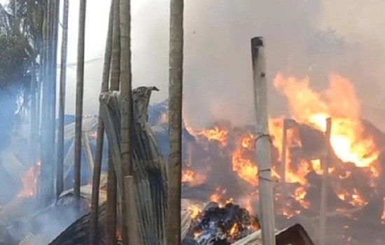 গাজীপুরে ঝুটের গোডাউনে আগুন, নিয়ন্ত্রণে ৩ ইউনিট