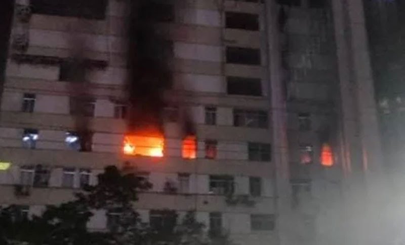 নিকুঞ্জের সিটি ডেন্টাল কলেজ হোস্টেলে আগুন