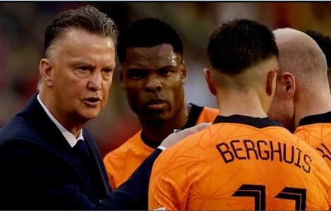 যে কারণে আর্জেন্টিনাকে পুরনো শত্রু মনে করেন ডাচ কোচ