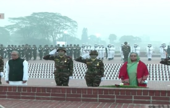 বীর শহিদদের প্রতি রাষ্ট্রপতি ও প্রধানমন্ত্রীর শ্রদ্ধা