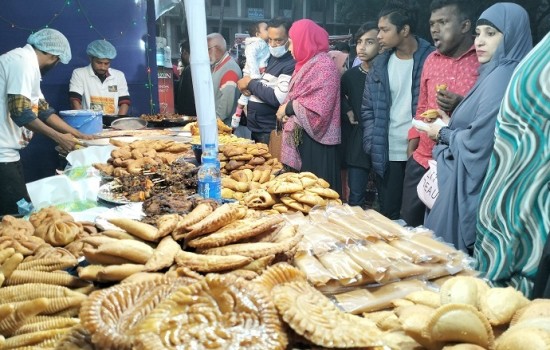 পুরান ঢাকায় আদি পিঠা মেলা