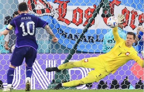 মেসির সঙ্গে বাজিতে হেরেছেন, তবু টাকা দেবেন না পোলিশ গোলকিপার!