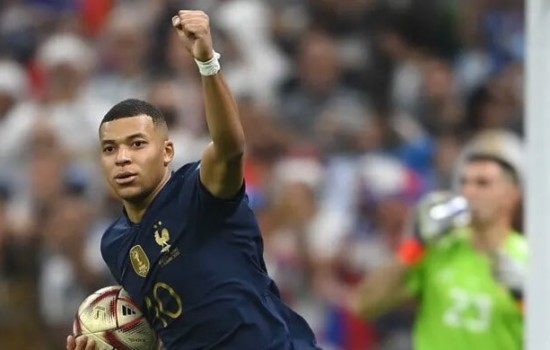 মেসিকে টপকে গোল্ডেন বুট জিতলেন এমবাপ্পে