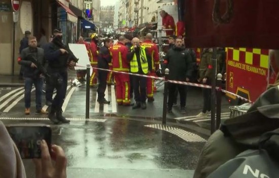 প্যারিসে বন্দুকধারীর গুলিতে নিহত ৩