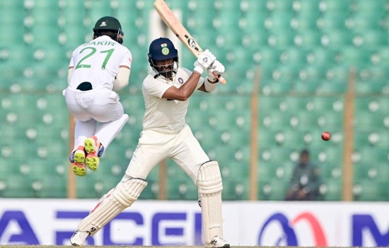 ৩৯৩ রানের লিড নিয়ে চা খেতে গেল ভারত