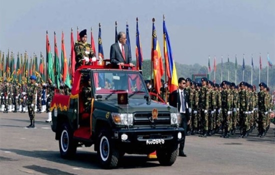 বিজয় দিবসের কুচকাওয়াজ পরিদর্শন করলেন রাষ্ট্রপতি