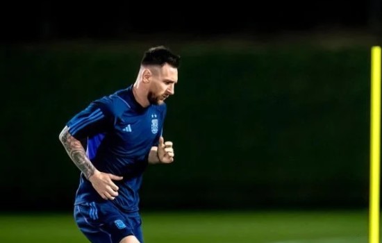 মেসির যে দুর্বলতা খুঁজে পেলেন ডাচ কোচ