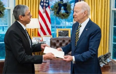 মার্কিন প্রেসিডেন্টের কাছে বাংলাদেশের রাষ্ট্রদূতের পরিচয়পত্র পেশ