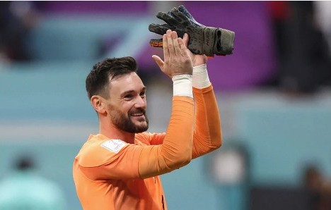 এবার অবসরের ঘোষণা দিলেন ফ্রান্সের বিশ্বকাপজয়ী অধিনায়ক