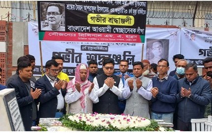 সৈয়দ আশরাফের সমাধিতে আওয়ামী লীগ নেতাকর্মীদের শ্রদ্ধা