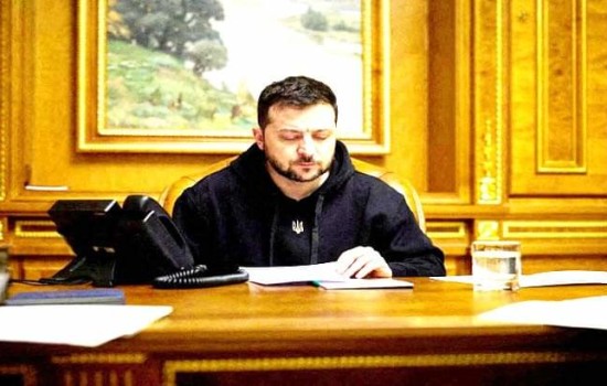 রুশ হামলা থেকে রক্ষা করতে দ্রুত অস্ত্র দিন : জেলেনস্কি