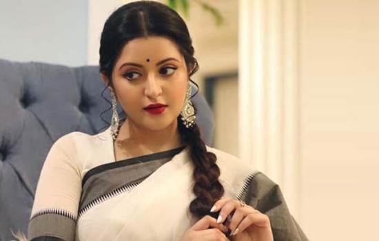 সংসার ভাঙনের মধ্যেই সুখবর দিলেন পরীমনি